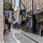 The Shambles - Golden Row Retreat Apartman *