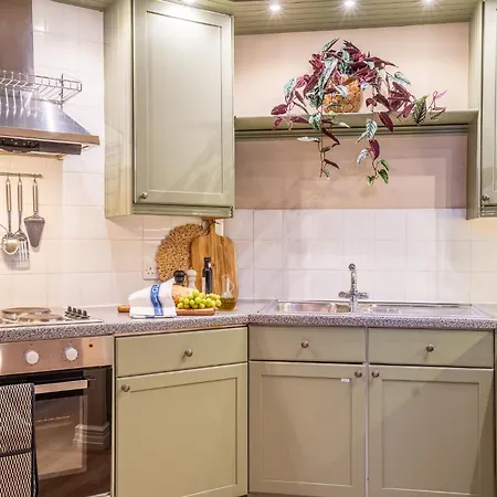 The Shambles - Golden Row Retreat