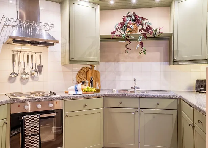 The Shambles - Golden Row Retreat